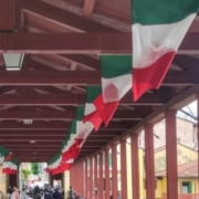 Ponte degli Alpini con bandiere Ponte degli Alpini con bandiere